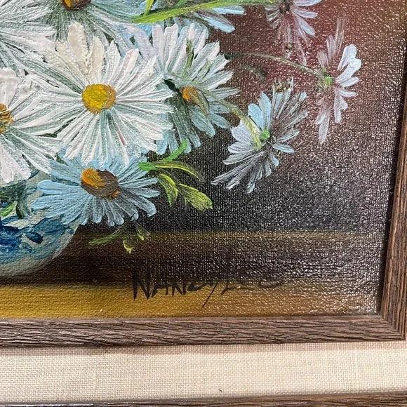 Original oil painting of daisies in a vase signed by the artist Nancy Lee